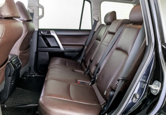 Подержанный автомобиль Toyota Land Cruiser Prado 2018 года (11 фото)