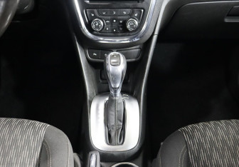 Подержанный автомобиль Opel Mokka 2013 года (17 фото)