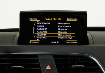 Подержанный автомобиль Audi Q3 2017 года (13 фото)