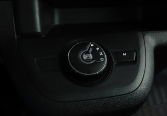 Подержанный автомобиль Peugeot Traveller 2021 года (16 фото)