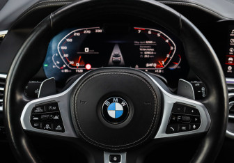Подержанный автомобиль BMW X7 2021 года (37 фото)