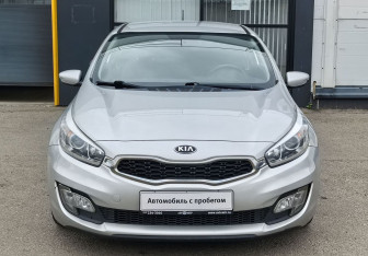Подержанный автомобиль Kia Ceed Hatchback 2014 года (2 фото)