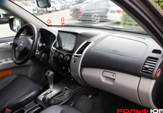 Подержанный автомобиль Mitsubishi Pajero Sport 2011 года (7 фото)