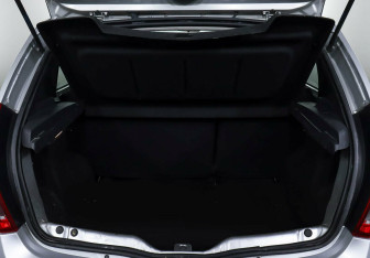 Подержанный автомобиль Renault Sandero 2013 года (14 фото)