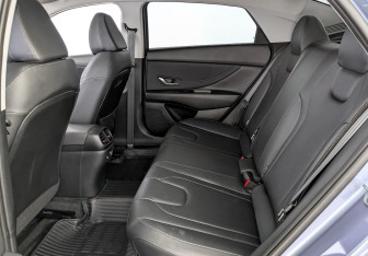 Подержанный автомобиль Hyundai Elantra Sedan 2024 года (18 фото)