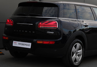 Подержанный автомобиль MINI Clubman Wagon 2021 года (23 фото)