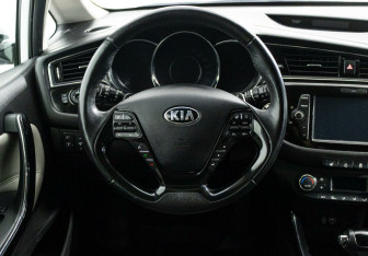 Подержанный автомобиль Kia Ceed Wagon 2018 года (11 фото)