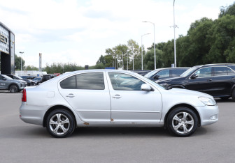 Подержанный автомобиль Skoda Octavia Liftback 2011 года (4 фото)