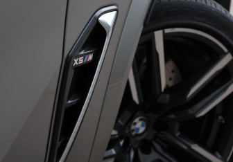 Подержанный автомобиль BMW X5 M 2020 года (29 фото)