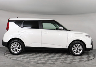 Подержанный автомобиль Kia Soul 2022 года (4 фото)