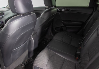 Подержанный автомобиль Kia Ceed Hatchback 2018 года (11 фото)