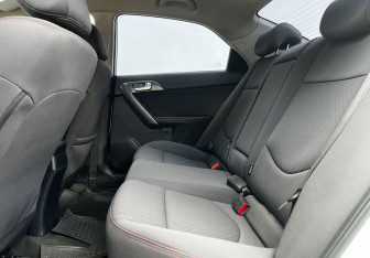 Подержанный автомобиль Kia Cerato Sedan 2011 года (11 фото)