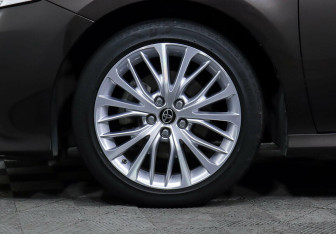 Подержанный автомобиль Toyota Camry Sedan 2019 года (8 фото)