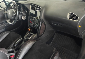 Подержанный автомобиль Citroen DS4 2012 года (11 фото)