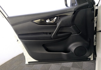 Подержанный автомобиль Nissan Qashqai 2014 года (17 фото)