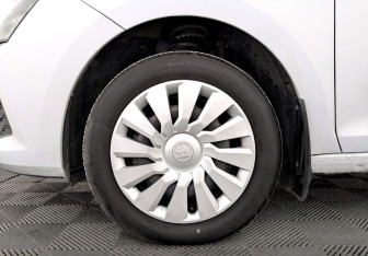 Подержанный автомобиль Skoda Rapid Liftback 2021 года (18 фото)