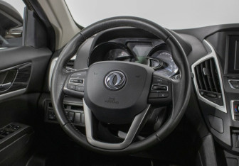 Подержанный автомобиль DongFeng AX7 2018 года (8 фото)