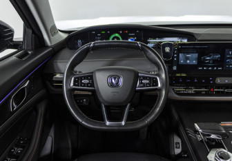 Подержанный автомобиль Changan UNI-K 2023 года (10 фото)