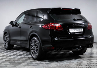 Подержанный автомобиль Porsche Cayenne 2013 года (7 фото)