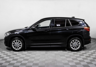 Подержанный автомобиль BMW X1 2017 года (8 фото)
