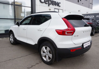Подержанный автомобиль Volvo XC40 2019 года (7 фото)
