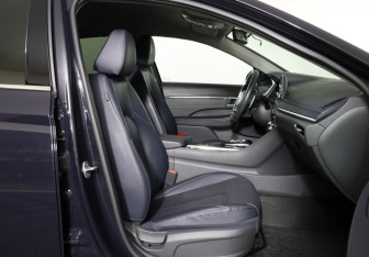 Подержанный автомобиль Hyundai Sonata 2023 года (11 фото)