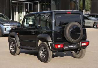 Подержанный автомобиль Suzuki Jimny 2025 года (7 фото)