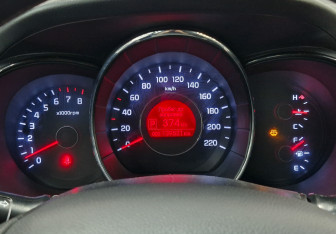 Подержанный автомобиль Kia Rio Hatchback 2012 года (16 фото)