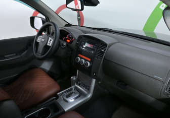 Подержанный автомобиль Nissan Pathfinder 2014 года (9 фото)