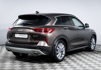 Подержанный автомобиль Infiniti QX50 2019 года (5 фото)