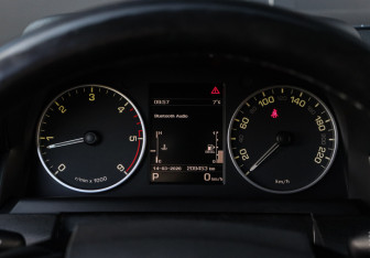 Подержанный автомобиль Land Rover Discovery 2014 года (27 фото)