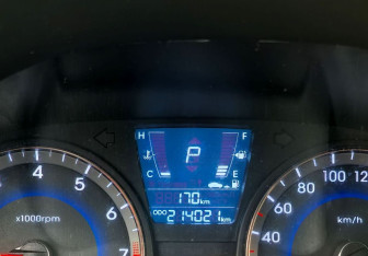 Подержанный автомобиль Hyundai Solaris Sedan 2012 года (14 фото)