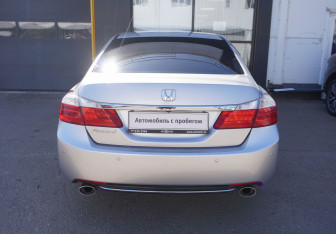 Подержанный автомобиль Honda Accord Sedan 2013 года (6 фото)