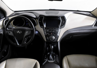 Подержанный автомобиль Hyundai Santa Fe 2017 года (9 фото)