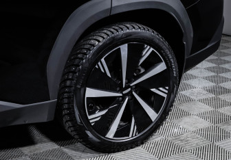 Подержанный автомобиль Geely Atlas 2024 года (15 фото)