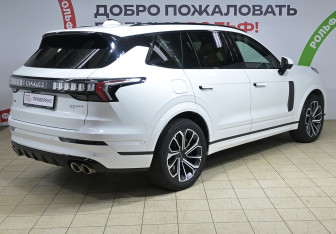 Подержанный автомобиль Lynk&Co 09 2023 года (4 фото)