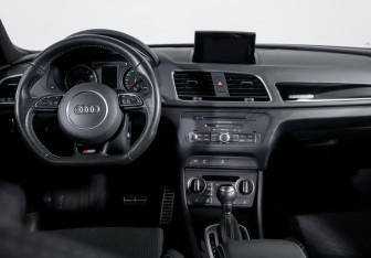 Подержанный автомобиль Audi Q3 2018 года (12 фото)