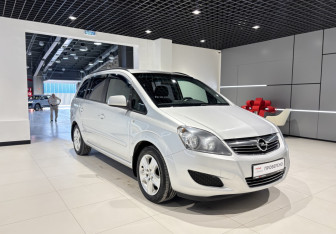 Подержанный автомобиль Opel Zafira Compactvan 2012 года (5 фото)