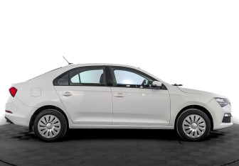 Подержанный автомобиль Skoda Rapid Liftback 2021 года (4 фото)