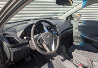 Подержанный автомобиль Hyundai Solaris Hatchback 2014 года (16 фото)