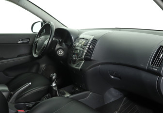 Подержанный автомобиль Hyundai i30 Hatchback 2011 года (9 фото)