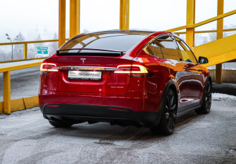 Подержанный автомобиль Tesla Model X 2019 года (5 фото)