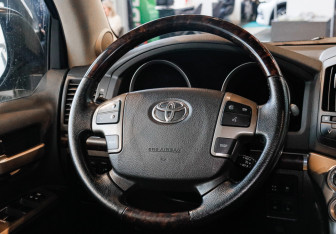 Подержанный автомобиль Toyota Land Cruiser Suv 2009 года (13 фото)