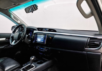 Подержанный автомобиль Toyota Hilux 2017 года (12 фото)