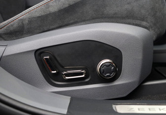 Подержанный автомобиль Zeekr 001 2023 года (10 фото)