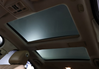 Подержанный автомобиль Jaguar XJ 2013 года (24 фото)