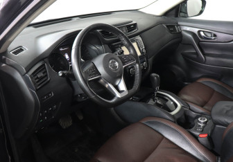 Подержанный автомобиль Nissan X-Trail 2018 года (9 фото)