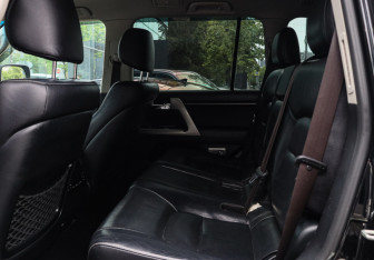 Подержанный автомобиль Toyota Land Cruiser Suv 2012 года (8 фото)