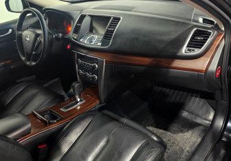 Подержанный автомобиль Nissan Teana 2010 года (10 фото)