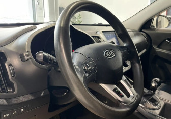 Подержанный автомобиль Kia Sportage 2010 года (13 фото)